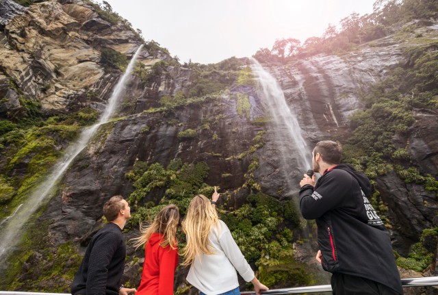 Visit Milford Sound Cruise and Underwater Observatory in Naples