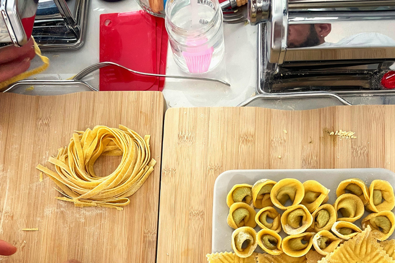 佛罗伦萨：意面制作课程，含晚餐、葡萄酒和... 唱歌！佛罗伦萨：意面制作课程，含晚餐、葡萄酒...还有歌唱！