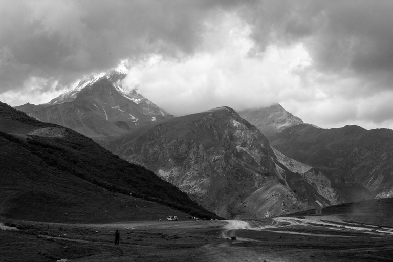 From Tbilisi: 2-Day Kazbegi Tour with Overnight Stay