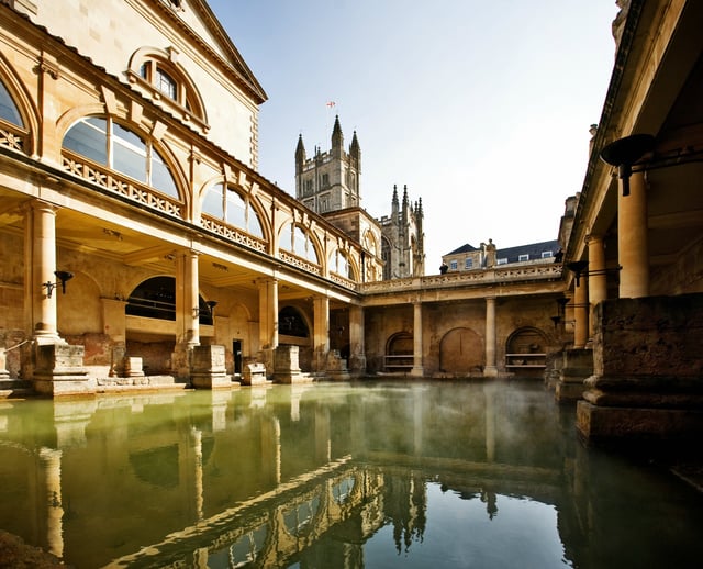 Desde Londres: Excursión de un día a Bath, Avebury y el pueblo de Lacock