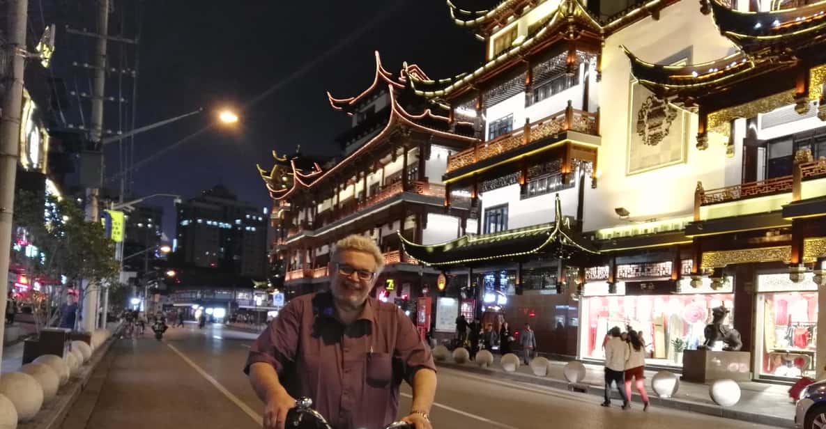 Shanghai: 4-Hour Nightlife Adventure & Tasting Bike Tour
