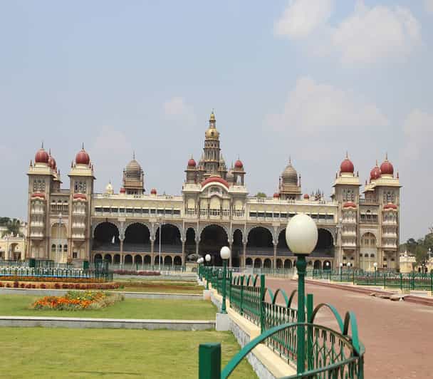 Mysore: 2-Day Palace and Gardens Tour from Bangalore