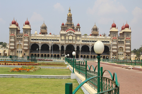 Mysore: 2-daagse rondleiding door paleis en tuinen vanuit BangaloreMysore: tweedaagse paleis- en tuinentour vanuit Bangalore