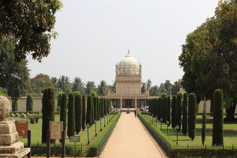 Mysore: visite de 2 jours du palais et des jardins au départ de Bangalore