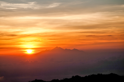 Escursione all&#039;alba del Monte Batur con soggiorno di una notte a KintamaniMt. Batur Sunrise Hike con soggiorno di una notte a Kintamani