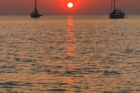 Private Boat Experience without a License with Breakfast in Antibes