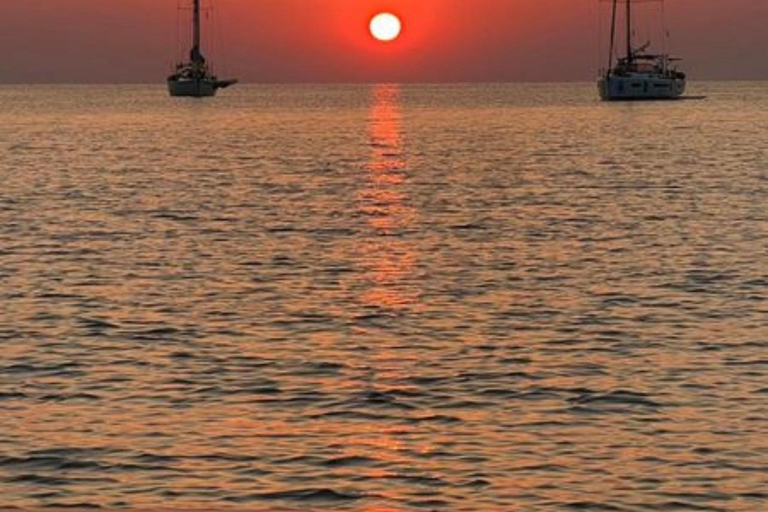 Private Boat Experience without a License with Breakfast in Antibes