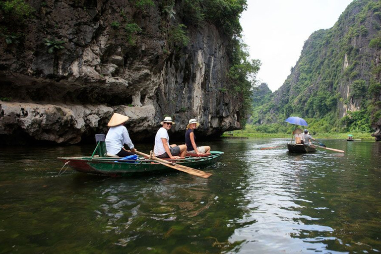 Privat heldag i Tam Coc, Cuc Phuong nationalpark med lunch