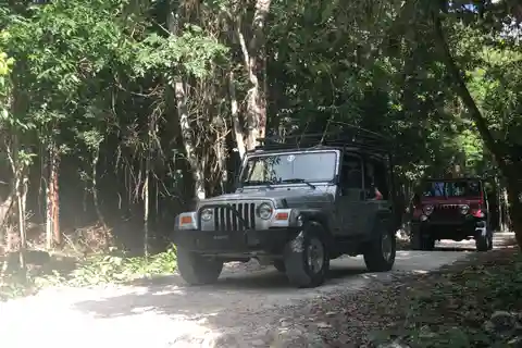 Cozumel: Mayan Jungle Jeep Ride to Jade Caverns and Snorkel