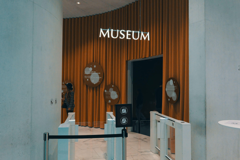 Lucerne: Lindt Chocolate Premium Tour W/ Pickup &amp; Photoshoot