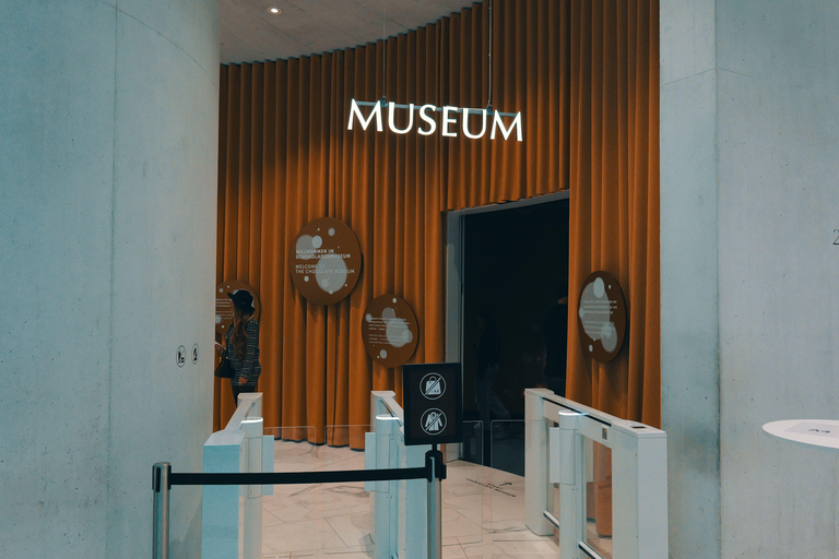 Lucerne: Lindt Chocolate Premium Tour W/ Pickup &amp; Photoshoot