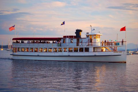 Boston: crociera in yacht al tramonto sul porto