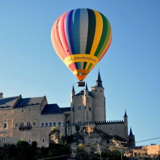 Segovia: Paseo en globo con servicio de recogida opcional