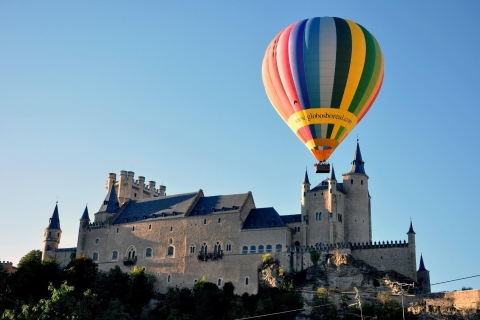 Segovia: paseo en globo aerostático con servicio de recogida opcional
