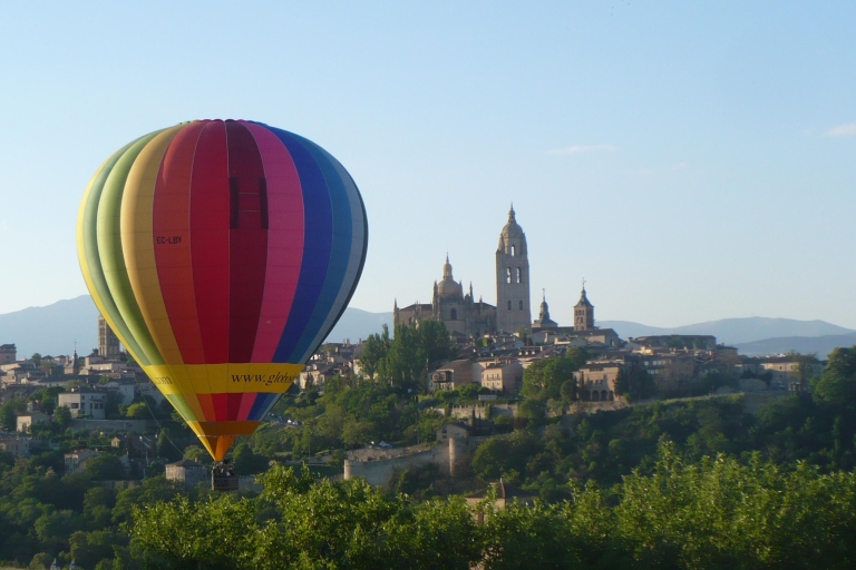 Segovia: Heißluftballonfahrt mit optionalem Abholservice