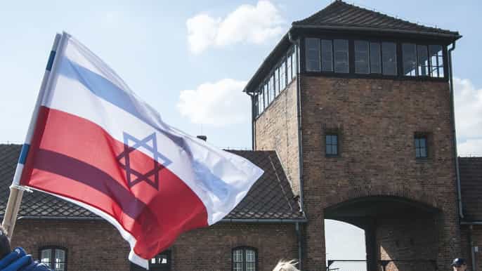 from warsaw auschwitz tour with private transport