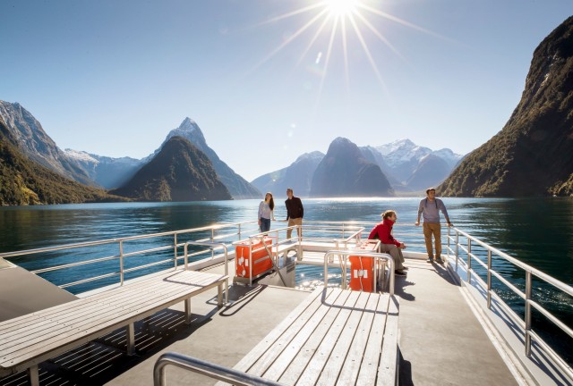 Visit Te Anau Milford Sound Bus, Cruise, Observatory, & Lunch in Fiordland National Park