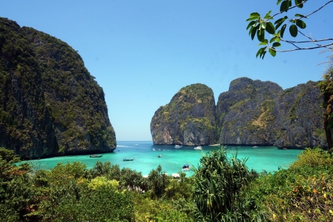 Z Phuket: Prywatna całodniowa wycieczka łodzią motorową na wyspę Phi Phi
