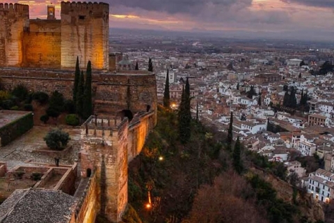 Desde Sevilla: excursión privada de 1 día a Ronda y Granada