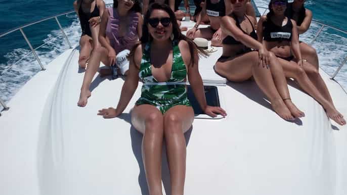 from cancun luxury private yacht tour to isla mujeres