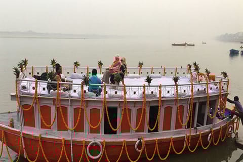 Varanasi: Maharaja Boat Ride and Dinner