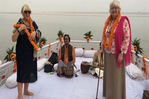 Varanasi: paseo en barco Maharaja y cena