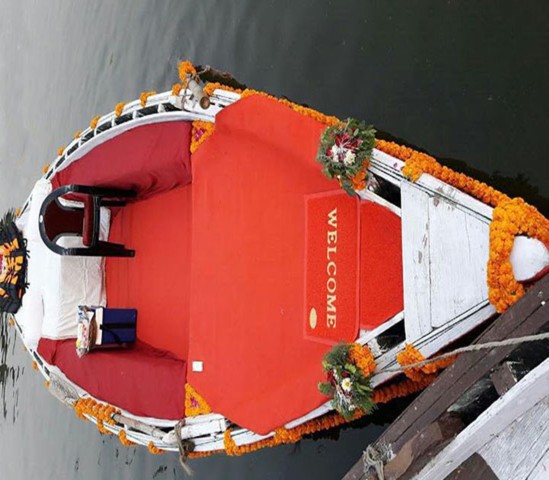 Visit Varanasi Evening Arti Boat Tour with Dinner in Varanasi