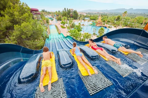 Barcelona: Caribe Aquatic Park Full-Day Ticket with Transfer