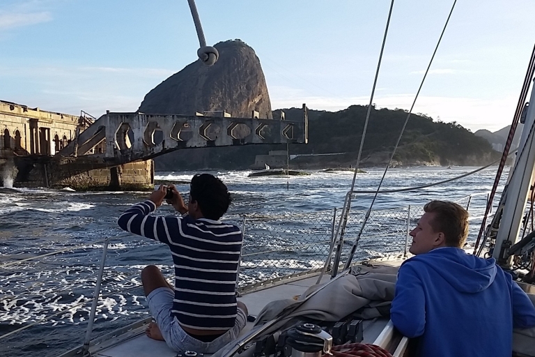 Rio de Janeiro: Segeltour durch die Guanabara-BuchtRio de Janeiro: Guanabara-Bucht Segeltour zu Sonnenuntergang