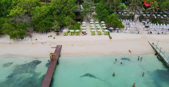 Cartagena: Mantas Beach Club Day Trip with Lunch & Kayak