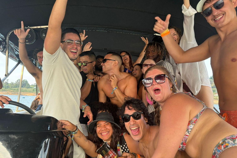 Medellín: Guatape Tour + Bootfeest