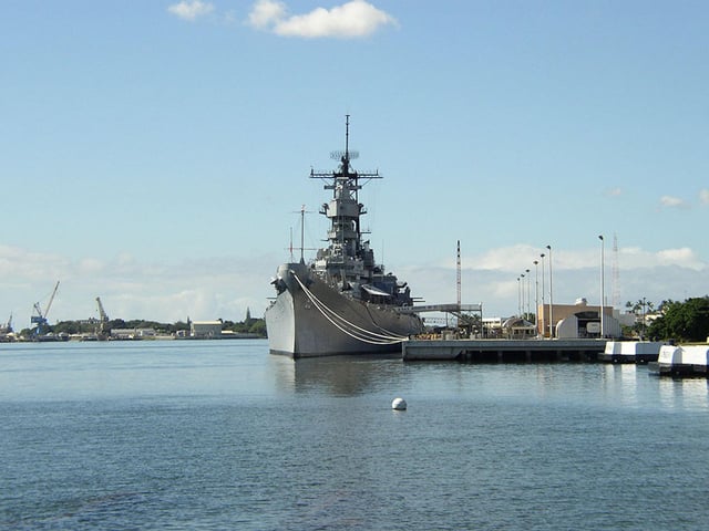 Oahu: Premium Missouri, Arizona &amp; Top of the Tower Tour