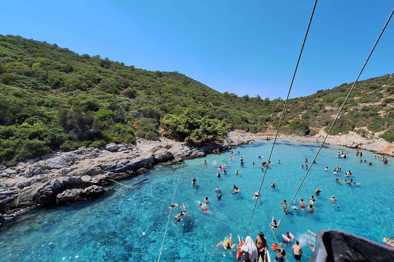 Kusadasi: Guzelcamli Boat Tour, Lunch & Foam Party