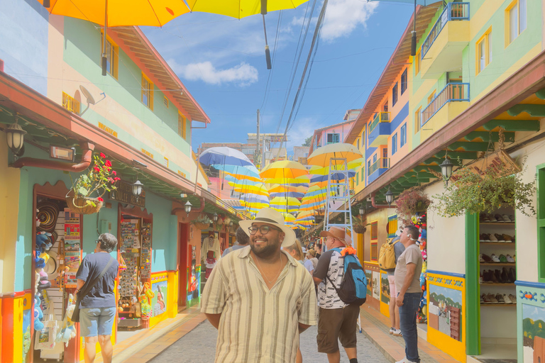 ميديلين: جولة إلى غواتابي وبينول والقارب، مع الغداء والإفطار