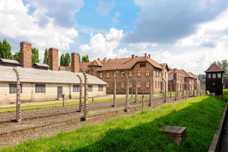 Cracovie : visite guidée d'Auschwitz avec transfert et option déjeunerVisite en anglais depuis le lieu de rendez-vous
