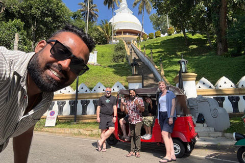 Kandy: Colonial History, War Cemetery & Royal Gardens Tour