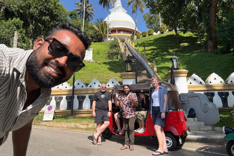 Kandy: Colonial History, War Cemetery & Royal Gardens Tour