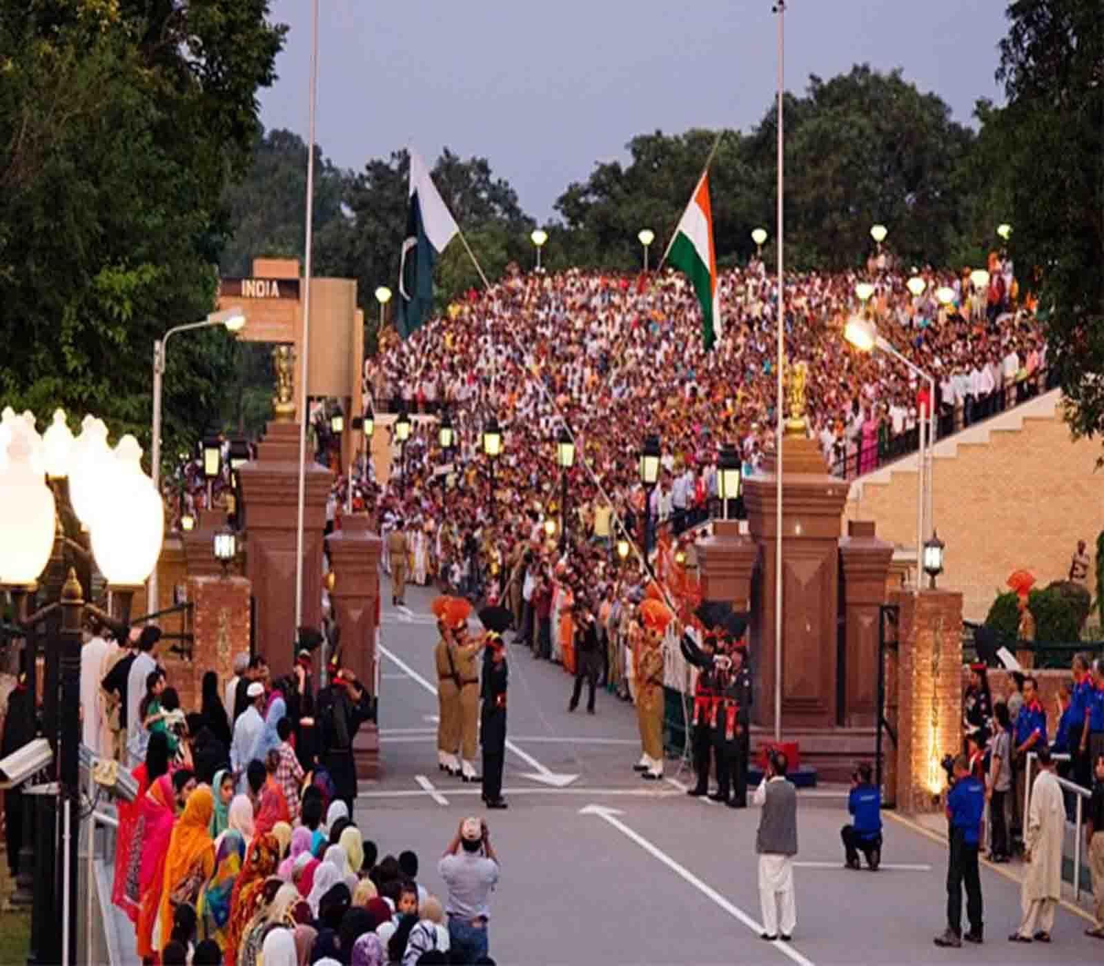 Amritsar: Zeremonie zum Rückzug, Sadda Pind und Abendessen