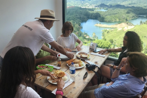 Medellín : Visite privée de Guatapé avec petit-déjeuner, déjeuner et croisièreVisite privée de Guatapé en anglais