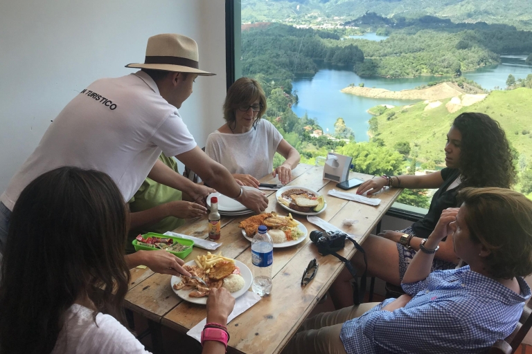 Medellín: Privattour Guatapé - Frühstück, Lunch & BootstourPrivate Guatapé-Tour auf Englisch