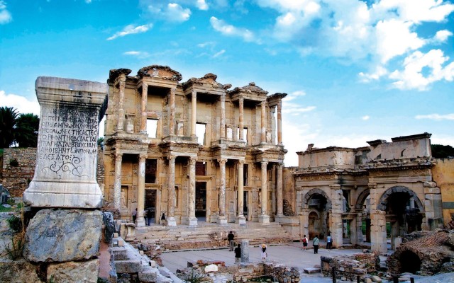 Visit Ephesus 4-Hour Guided Tour with Transfer from Kusadasi in Ephesus