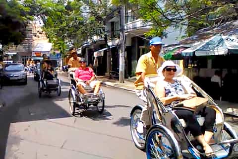 Nha Trang: Night Tour by Rickshaw with Duca Show