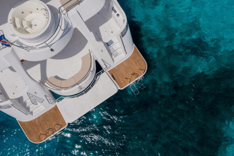Phuket: Phi Phi Islands Yacht Cruise with Thai Longtail Boat FD1 Phi Phi Tour – Excluding National Park Fee