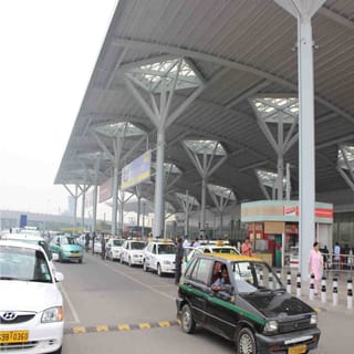 Bagdogra: Airport to Darjeeling Hotel Transfer Service