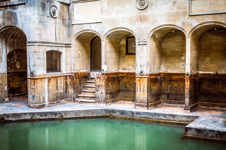 Depuis Londres : journée à Bath et StonehengeVisite avec billet d'entrée aux thermes romains