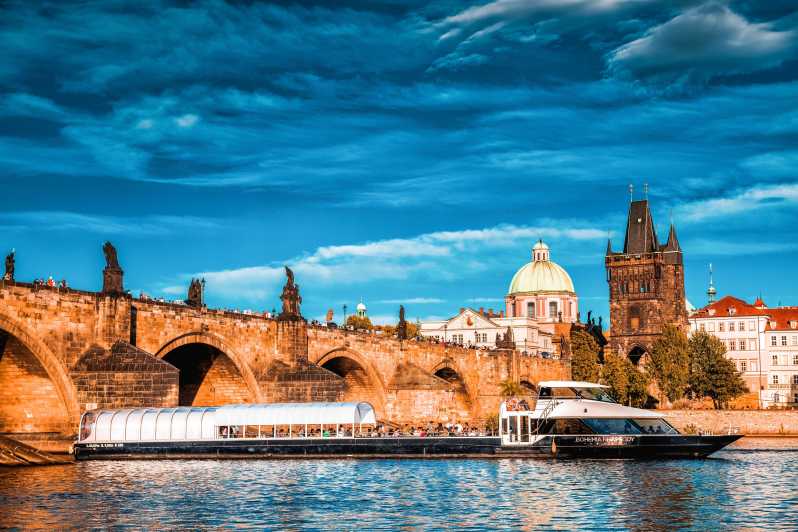 Prag: Lunchkryssning på Vltava på båt med öppet tak