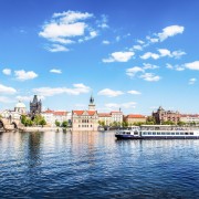 Prag: Lunchutflykt med glasbåt med öppet tak på Moldaufloden