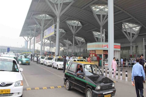 Bhubaneswar: Hotel to Bhubaneswar Airport Private Transfer