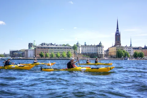 Stockholm: Guidet kajakbytur og valgfri midsommermåltid