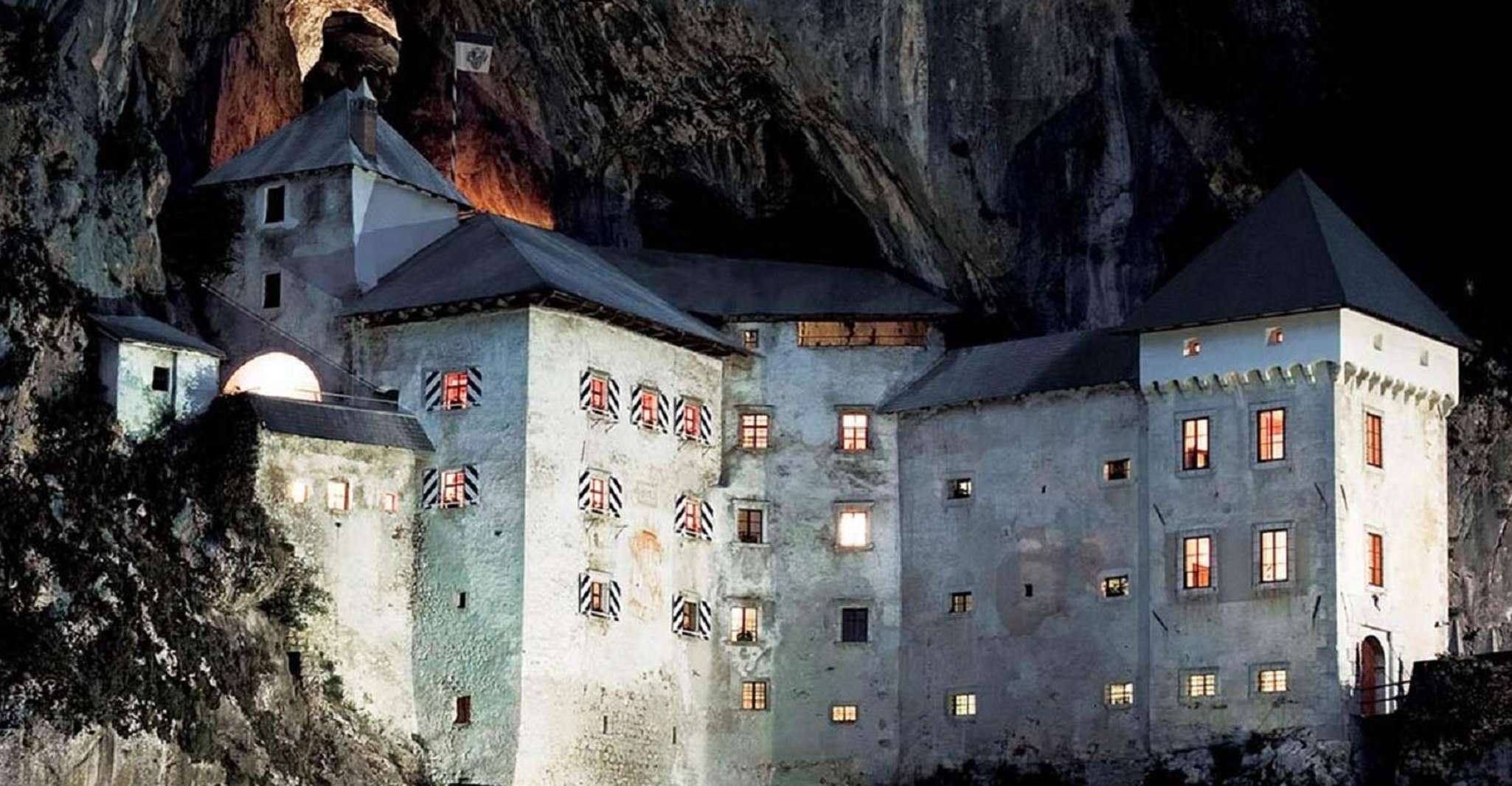 Piran, Postojna Cave and Predjama Castle - Housity